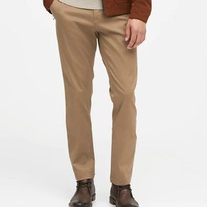 Banana Republic Rapid Movement Chino 32/32